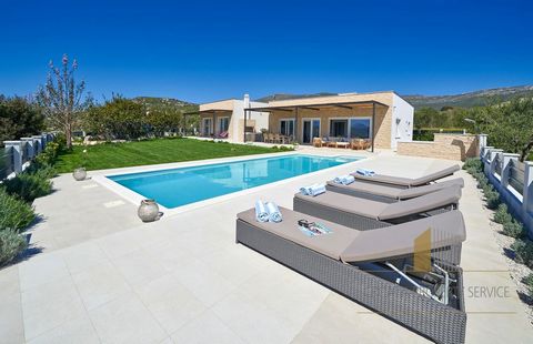 A beautiful new villa located in an excellent location in Kaštela, offers the perfect combination of privacy and luxury. It is located in a green zone, in which no further construction is allowed, which ensures peace and privacy. The villa is ideally...