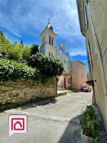 Das Hotel liegt im hübschen Dorf Les Mages, 4 km von Saint AMBROIX und 15 km von Ales entfernt, Dorfhaus, idealer Investor oder Erstkäufer. Dieses Haus ist derzeit in zwei Wohnungen unterteilt, von denen eine ca. 57 m2 groß ist und aus einer Küche, e...