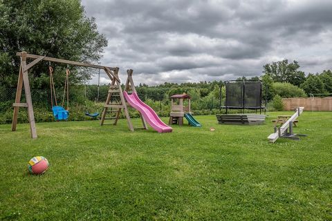 Dąbrowa is een klein stadje aan zee. Een alternatief voor gasten die waarde hechten aan rust wanneer zij die nodig hebben. De alomtegenwoordige natuur nodigt uit tot rust en verbinding met de natuur. Wij bieden u nieuwe, comfortabele zomerhuizen aan ...