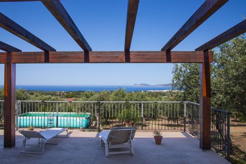 - Situation : Magnifique villa avec 2 appartements entourée d'oliviers. Vue imprenable sur la mer, situé à env. 5 minutes en voiture du centre historique d'Alghero, Sardaigne. Grand potentiel pour habitation individuelle ou bnb.  Rez - Appartement 2 ...