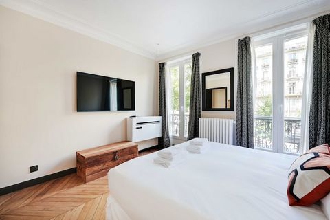 Checkmyguest vous propose cet appartement de 56m2, parfait pour 6 personnes. Vous apprécierez ses équipements modernes et sa proximité avec l'Arc de Triomphe, c'est l'endroit idéal pour profiter au maximum de votre escale dans la capitale ! La situat...