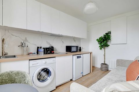 Checkmyguest bietet Ihnen dieses charmante, helle und komfortable Apartment mit 23 m²! Genießen Sie die Ruhe von Ivry-sur-Seine und die Nähe zum Zentrum von Paris! Die Lage ermöglicht es Ihnen, sich dank zahlreicher öffentlicher Verkehrsmittel schnel...