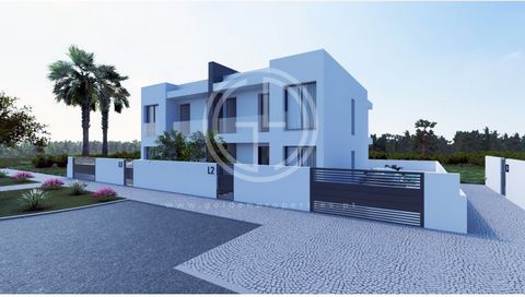 Welcome to Sorrisa o Sol, a development offering a peaceful and comfortable living experience right in the center of Algoz, near Guia and Albufeira. This project includes 7 villas: 3 detached and 4 semi-detached on one side. All feature four bedrooms...