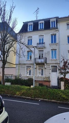 Besondere Investoren: Mulhouse 68100 Quartier Nord du REBBERG: Auf einem Grundstück von 321m² umfasst dieses Gebäude 5 Wohnungen: 4 vom Typ T3 und 1 vom Typ T2. Erdgeschoss: T3 von 52,95m². 2 Schlafzimmer und ein kleiner privater Außenbereich, vermie...