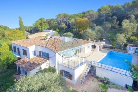 Mougins, in a dominant position, villa with a total surface area of approx. 357 m2, set on approx. 3,200 m2 of land, comprising 7 bedrooms (2 in a separate apartment), 3 bathrooms, living room, 1 separate kitchen. On the ground floor, 1 living room w...