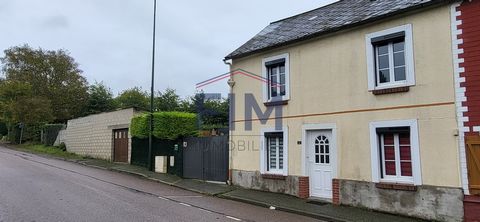 Townhouse in good condition located in Envermeu semi-detached on one side, on a plot of 592 m2 with workshop outbuilding of about 40 m2 as well as a closed garage with a capacity to put a car. A backyard that completes the whole. The house comprises:...