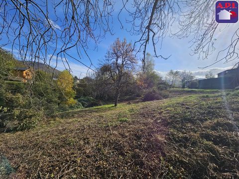 HIGHLY SOUGHT AFTER Magnificent quiet plot of land of approximately 3500m² in the beautiful town of Ignaux, comprising a buildable area of approximately 1000m². Development to be planned. PYRENEES IMMOBILIER AGENCY (API) - LAUTRE Nicolas - Sales agen...