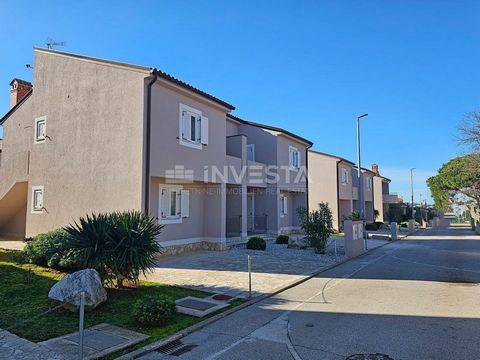 Location: Istarska županija, Medulin, Medulin. In una posizione eccellente a Medulin, a soli 200 m dal mare e dalle spiagge attrezzate, è in vendita un appartamento situato al primo piano di un piccolo edificio di appartamenti di nuova costruzione. L...