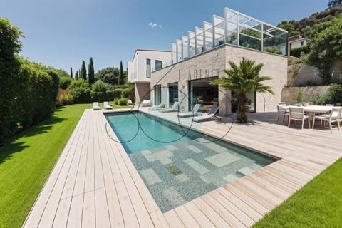 Mougins, ideally located near the city center in a peaceful and privileged setting offering stunning views of the surrounding hills, this residence is nestled within a private and secure estate. The villa boasts a total surface area of 415 m², includ...