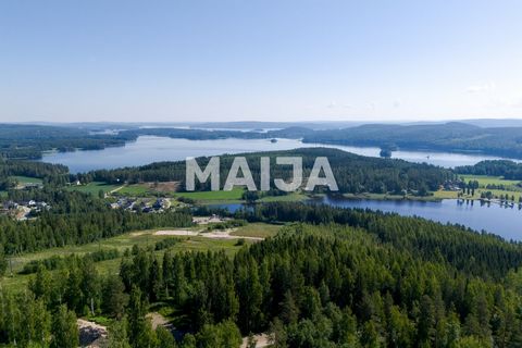 Erschwingliche Block-Doppelhaushälfte für die Freizeit in Riihivuori, Muurame! Das Hotel liegt auf dem Gipfel des Riihivuori, nur 300 Meter von der Bergstation der Skilifte entfernt. Muurame bietet auch einen Golfplatz. Der umliegende Päijänne-See lä...