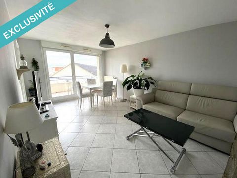 Exclusivité! Je vous propose à la vente cet appartement 2 pièces de 47m² dans une copropriété calme des années 2000. Ce bien, niché au 4ème et dernier étage avec ascenseur, est composé comme suit: Une entrée avec placard, un salon donnant accès à une...