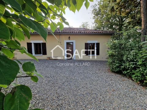 Come and discover this pretty renovated house in the heart of nature 15kms from Samatan and 15kms from l'Isle en dodon. It comprises an entrance hall with pellet stove, living room with wood burner, fitted kitchen, shower room with toilet, 2 spacious...