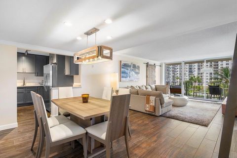 Gorgeous, renovated 2 bedroom 2 bath waterfront unit. Featuring a split floor plan, expansive views of the intracoastal facing NE, stainless steel appliances, porcelain tile throughout and spacious walk-in closets. Rapallo South is a highly desirable...