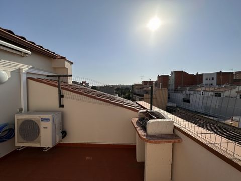 FIA07.- Figueres.- Wir präsentieren eine exklusive Immobilie im begehrten Bibliotheksbereich von Figueres: eine geräumige Maisonette-Wohnung, die Eleganz, Komfort und Ruhe vereint. Mit insgesamt 148 Quadratmetern und einer beeindruckenden 21 Quadratm...