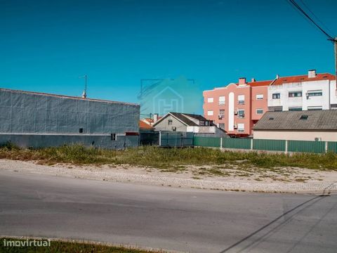 Apresentamos este lote de terreno na Quinta do Conde para edificação de imóvel multifamiliar com uma área de terreno com 410,0m2, com uma área de implantação de 135,0m2 e com uma área bruta de construção de 620,0m2, totalizando 8 fogos de habitação. ...