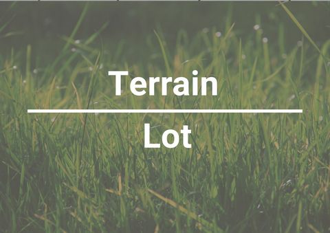 Terrain boisé avec descente à l'eau gratuite! Profitez de cette occasion rare de vous procurer un terrain de plus de 100 000 pieds carrés, entièrement boisé et offrant une belle intimité. À quelques minutes de votre terrain, vous aurez accès à une de...