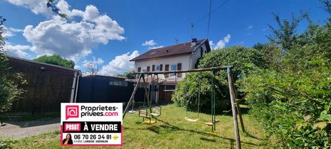 Karine, votre conseillère PROPRIETES-PRIVEES, vous propose de découvrir cette charmante maison de 1949 au calme, mais proche de toutes les commodités sur la commune de NOMMAY. . Sur un terrain d'environ 10 ares, clos et arboré, elle se compose de : -...