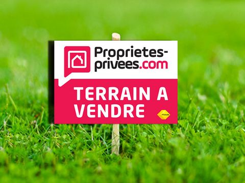 Solenne Morlet, vous présente ce terrain constructible de 695m² clôturé, non viabilisé, l'eau, l'électricité, le tout à l'égout se trouve juste à l'entrée. Etude géotechnique réalisé. Dans une commune agréable et calme à 5 minutes de Sablé-sur-Sarthe...