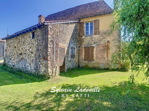 A Renovation Project in the Heart of the Périgord Noir! Just 15-20 minutes away from the prestigious castles of Beynac, Castelnaud, and Les Milandes, this characterful house offers a unique opportunity. Located in a peaceful village, it boasts 150 sq...