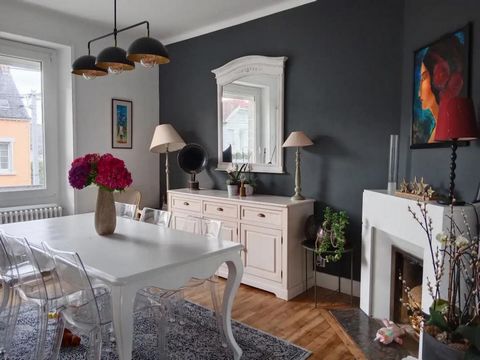 A la recherche d'une pépite sur Lorient ? Cette maison de près de 120m², dotée de 3 chambres, allie à la perfection Charme, Confort et Proximité... elle pourrait bien être votre coup de coeur ! Située dans le quartier du Rouho où toutes les commodité...