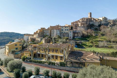 Situé entre Grasse et Vence, ce fantastique bâtiment est emblématique du village de Bar Sur Loup. Il était à l'origine un monastère qui a ensuite été transformé en conserverie de jarres d'olives avant de devenir l'une des meilleures adresses gastrono...