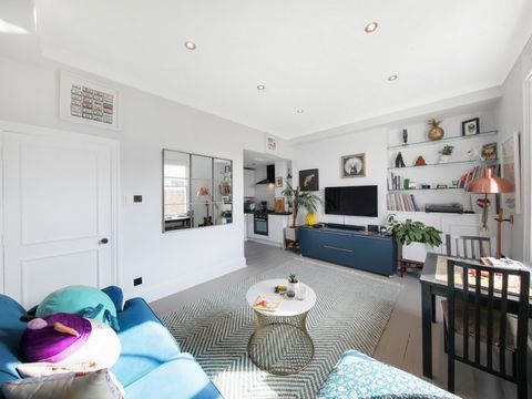 A charming and well-proportioned one-bedroom flat located on the second floor of a beautiful end of terrace period conversion. The property benefits from high ceilings, large windows and an abundance of natural light from the south facing bedroom and...