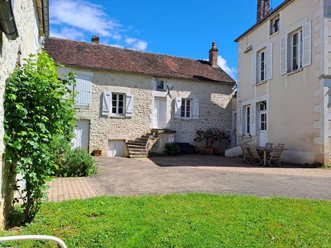 QUENNE 89290 , au sud d'Auxerre et proche de l'autoroute, dans un charmant village Bourguignon situé entre vignes et cerisiers qui vous offrira, le calme, le charme et les promenades à travers la nature tout en ayant toutes les commodités de la ville...