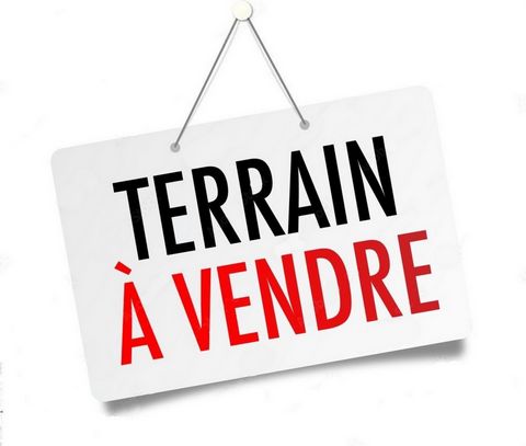 Idéal investisseur! Terrain constructible de 2068 m2, non viabilisé disposant d'anciens garages avec une jolie vue sur Forbach. Pour accéder au terrain, une servitude est en place, l'accès au terrain via la servitude implique donc un engagement finan...