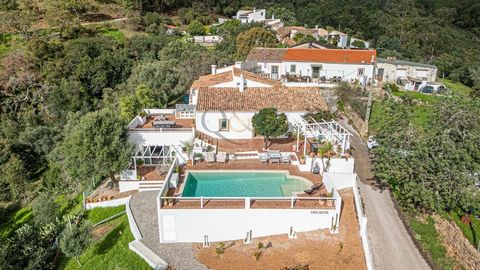 Situated in an elevated position with breathtaking views over the São Brás de Alportel mountains, you'll find this small farm that has been completely renovated with great taste, maintaining the typical Algarvian features. When you arrive at the prop...