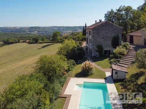 Dit prachtige huis ligt op minder dan tien minuten van Cordes sur Ciel en heeft een prachtig uitzicht van 180 graden over de valleien. Het huis is bijzonder comfortabel en licht en heeft een lift die alle vier de niveaus bedient: de begane grond, het...