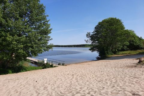 Deze zes nieuw gebouwde vakantieappartementen op een vakantieboerderij in de wijk Mirow in Diemitz bieden rust en ontspanning aan de Vilzsee. Voor rustzoekers zijn de kleine maar fijne accommodaties precies de juiste plek om te ontsnappen aan de stre...