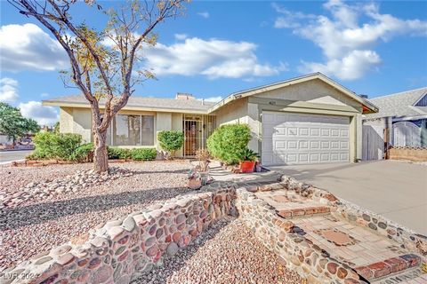 Located in the heart of Spring Valley next to Spanish Trail - 4623 Kearney is a fully remodeled single story on a corner lot w/ NO HOA, pool & waterfall spa. Excellent curb appeal with mature landscaping and wide lot for additional parking. Step insi...