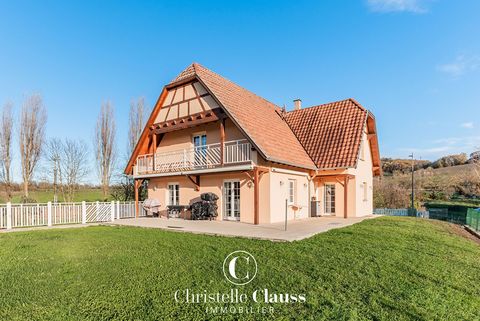 Venez découvrir cette superbe maison de 173 m2 située à Boersch, à deux pas d'Obernai, dans un quartier très calme, avec vue sur la nature et le Mont Sainte-Odile. Construite en 1999 sur un incroyable terrain de 22 ares 94, elle se compose comme suit...