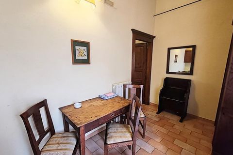 Discover this delightful apartment located in a charming winery near Giano dell'Umbria and close to Montefalco. Immersed in the beautiful Umbrian nature, this 19th century farmhouse has been completely renovated, maintaining its original character. T...