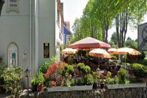 Centrale maar rustige locatie, op slechts twee minuten van het strand en de kuurpromenade en vijf minuten van het golfslagbad. Het historische Wyker-pension werd in 1918 gebouwd in spa-stijl en later met veel liefde en zorg gerestaureerd. Uw verblijf...