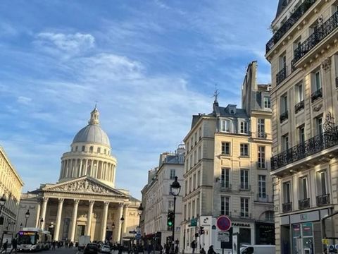 Jardin du Luxembourg - Panthéon - Sorbonne 2 rum möblerade Vacker 2-rumslägenhet med balkong i en fantastisk stenbyggnad från 1900, med hiss och mycket väl underhållen, med en ansiktslyftning utförd 2015, i omedelbar närhet av Jardin du Luxembourg, P...