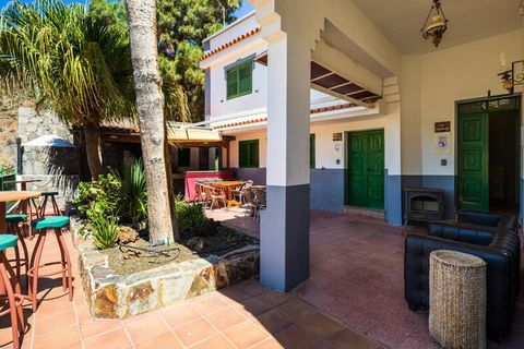 Nichée dans le magnifique cadre naturel de Tejeda, l'un des plus beaux villages d'Espagne, cette charmante maison rurale offre un refuge paisible à ceux qui cherchent à échapper à l'agitation de la vie quotidienne. La propriété dispose d'une terrasse...