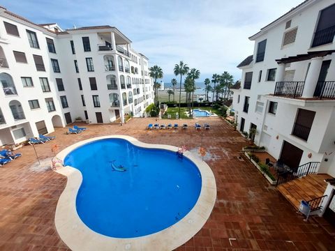 Ontdek dit charmante appartement gelegen aan het strand in de prestigieuze Puerto de la Duquesa, een van de meest gewilde gebieden aan de Costa del Sol. Deze woning biedt een exclusieve sfeer en alle voorzieningen die u nodig heeft om te genieten van...