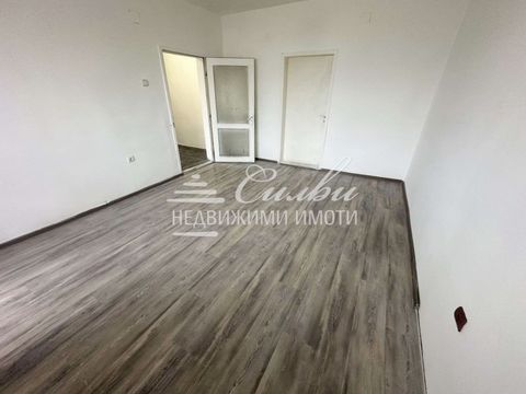 Appartement met 1 slaapkamer - Varna Targovishte, kwart. Westen 1! Het appartement heeft een oppervlakte van 75 m². en de volgende verdeling: L-vormige brede gang, RUIME woonkamer, slaapkamer, keuken met, badkamer en toilet in aparte kamers, TWEE ter...