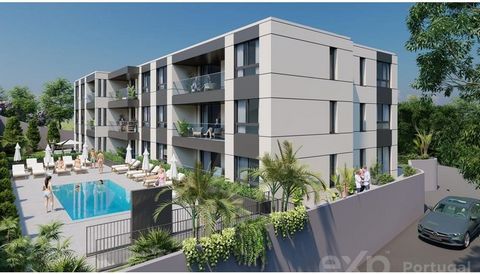 2-Zimmer-Wohnung mit Garten und Terrasse, eingefügt in eine neue Entwicklung mit Pool. Wohngebäude, bestehend aus 12 Fraktionen, T1, T2 und T3, befindet sich an der Avenida das Madalenas, in einem neuen Wohngebiet und sehr gut bedient mit den untersc...