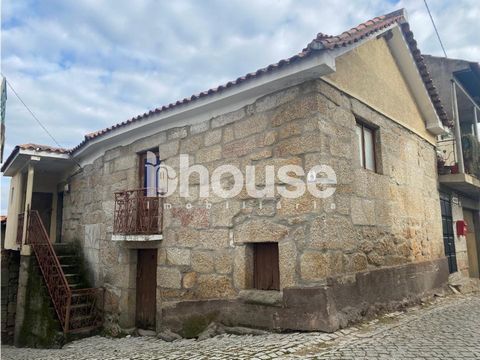 Gebrauchte Villa mit 2 Schlafzimmern zum Verkauf in Sanfins. Wenn Sie auf der Suche nach einem ruhigen Zuhause in einer ruhigen Umgebung und umgeben von der natürlichen Schönheit der Landschaft sind, ist diese Villa in Sanfins die perfekte Wahl! Das ...