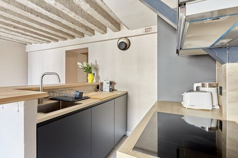 Charmantes Apartment, mit viel Liebe zum Detail eingerichtet und mit allem ausgestattet, Sie werden einen intensiven und unvergesslichen Pariser Kurzurlaub erleben. Gelegen im berühmten „Marais“, 5 Gehminuten von Beaubourg und vom L‘HOTEL DE VILLE en...