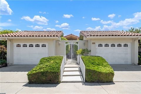 CHARMING SINGLE-LEVEL HOME ON CORNER LOT JUST LISTED IN UNIVERSITY PARK! This 1,592 sqft Chancellor home offers a 2 bed+den, 2 bath floorpan with quality updates throughout. Features include dual-pane windows & doors, beamed & vaulted ceilings, spaci...