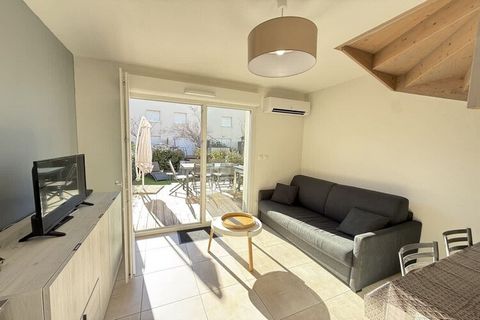 This charming 55 m² house in Sérignan is ideal for a relaxing holiday by the sea. Accommodating up to six guests, it combines modern comfort with a private garden and access to a shared heated pool open from April to October. With air conditioning, a...