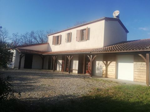 Propriété en campagne avec piscine et terrain