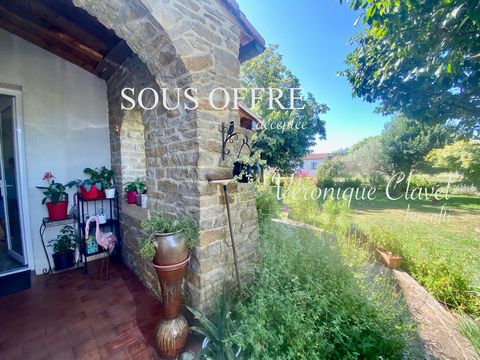 Coquette maison de 77m2 posée sur un terrain de 1000m2 avec garage