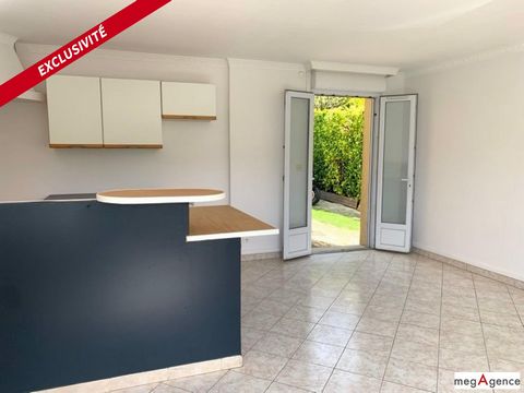 Appartement très lumineux, vue dégagée, Séjour, Cuisine meublée, 1 chambre. Balcon. Place parking Privée. Courette et Jardin - A Guerville 78930