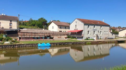 Maison de 330 m² – Bord du canal – Terrain 1 288 m²