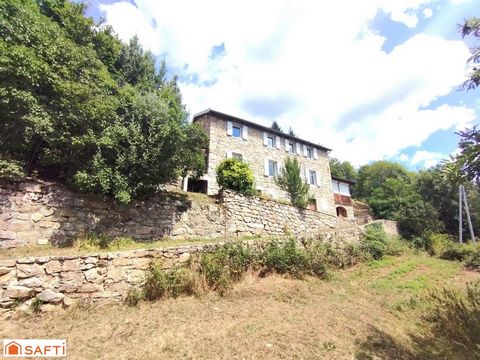 Ferme isolée 228m², terrains 5 hectares, sources