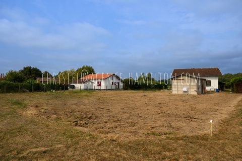 Agréable terrain constructible de 976M2 en exclusivité, au calme et sans vis à vis.